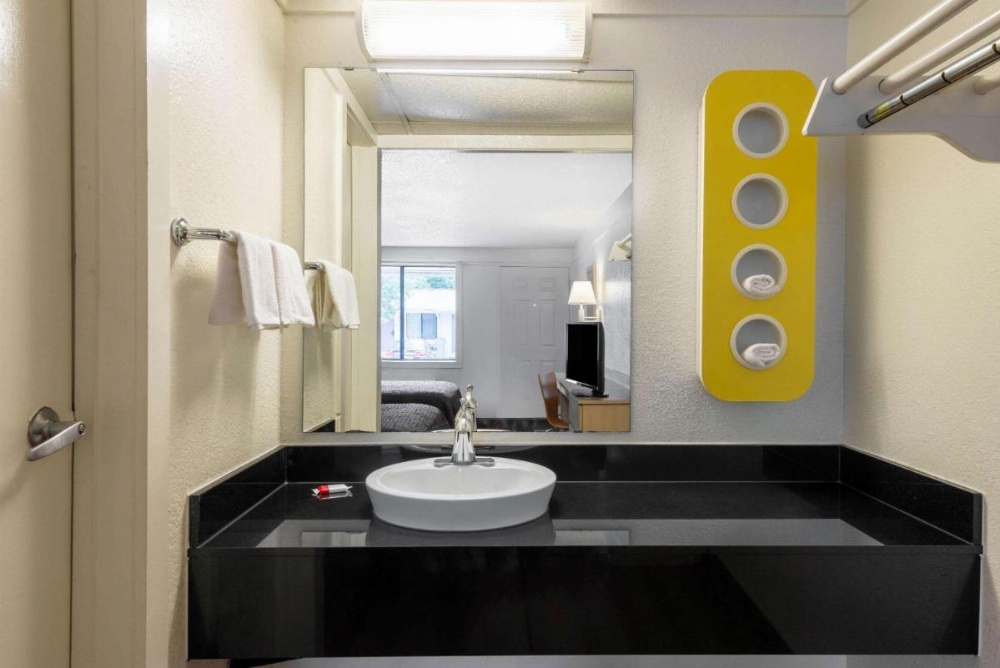 Travelodge by Wyndham Essington / Philadelphia Airport Image 21