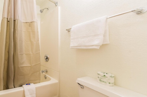 Travelodge by Wyndham Essington / Philadelphia Airport image 3